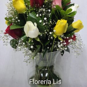 03-05 Jarrón con 24 rosas